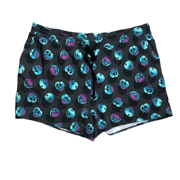 NWT Torrid Disney Villain Poison Apple Shorts Size 5 - Picture 1 of 6